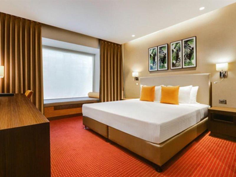 Lemon Tree Viman Nagar Hotel 4*